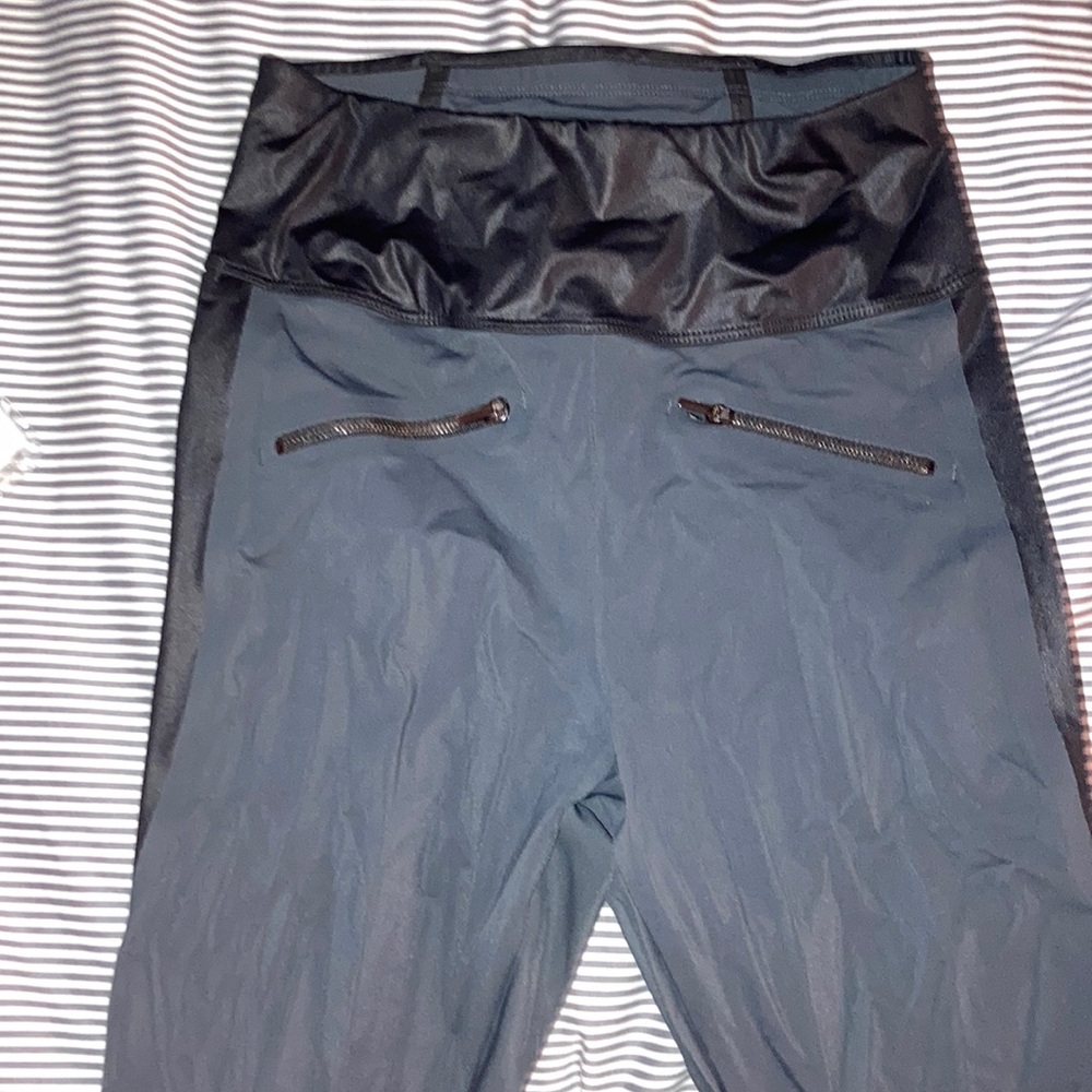 Aday throw it higher leggings in blck and gray size xs